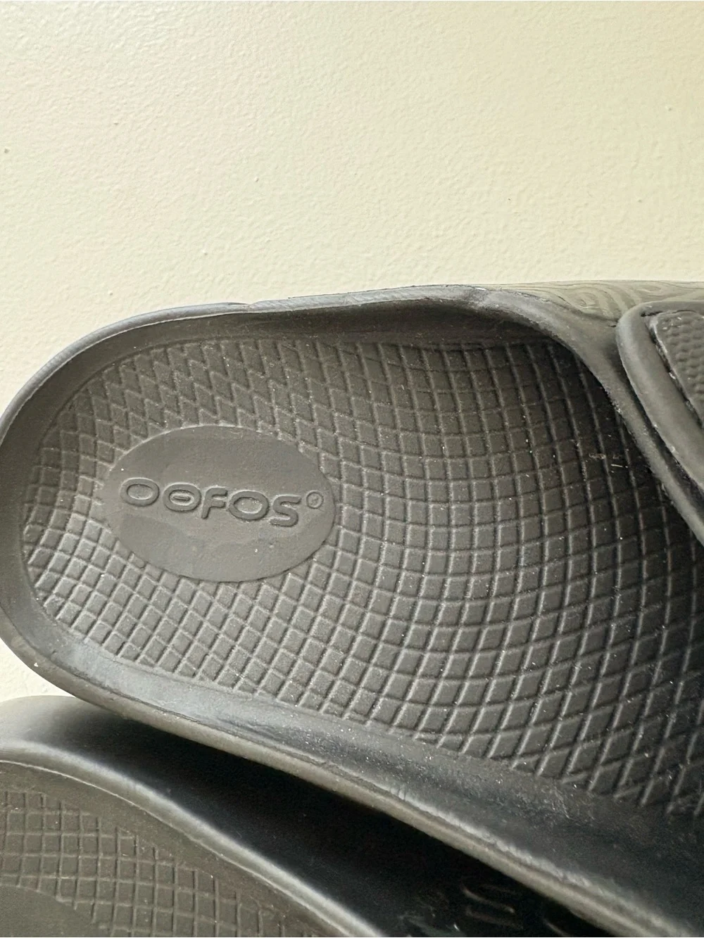 OOFOS Black Adjustable Strap Slide Sandals
